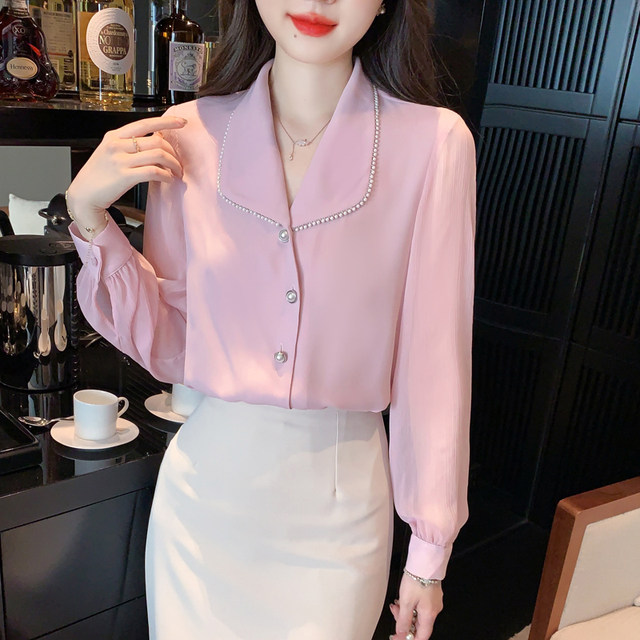 Acetate satin shirt Hong Kong style doll pearl v-neck high-end pink long-sleeved top autumn new 2023 light cooked