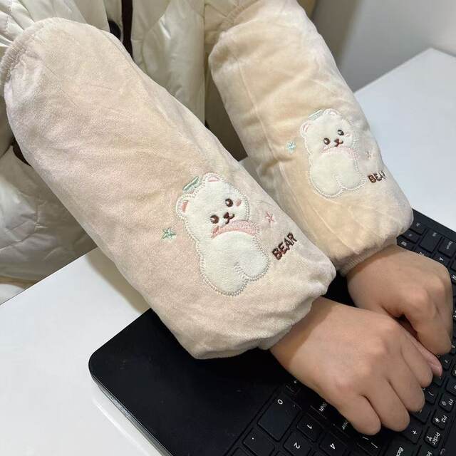 Cute plush sleeves for women 2025 new anti-dirty sleeves for adults office autumn and winter down jacket special sleeves