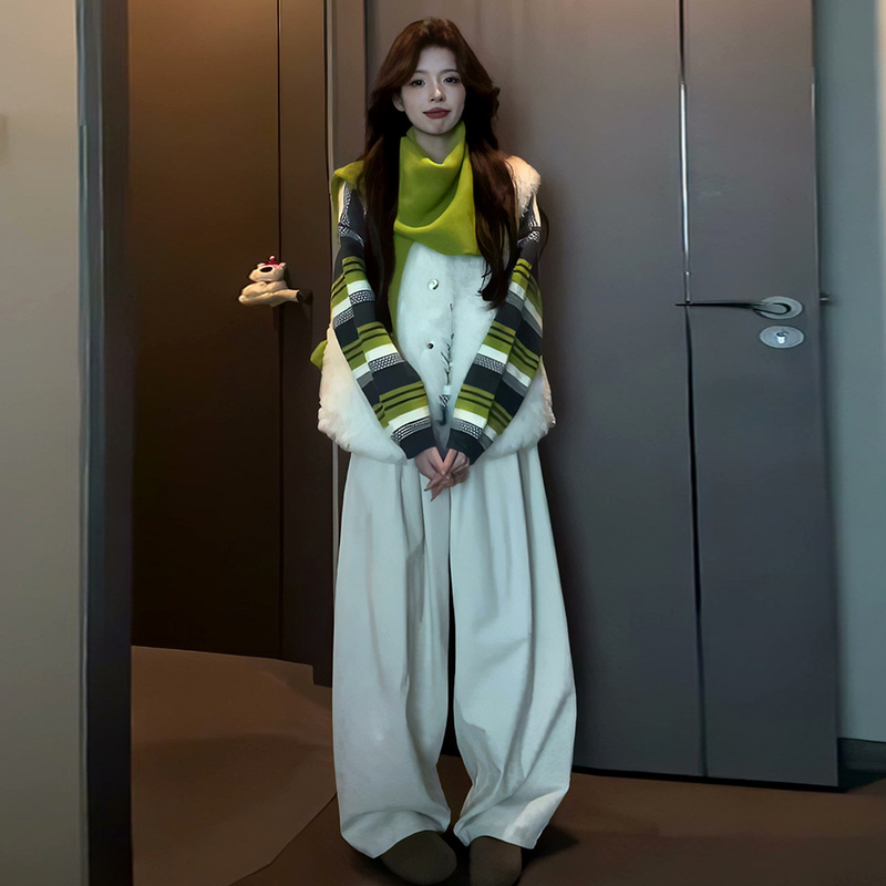 Maternity Wear Autumn and Winter Set: Korean-Style Lazy Green Striped Sweater, Shawl, Layered Fur Vest, Wide-Leg Pants Maternity Wear Autumn and Winter Set: Korean-Style Lazy Green Striped Sweater, Shawl, Layered Fur Vest, Wide-Leg Pants