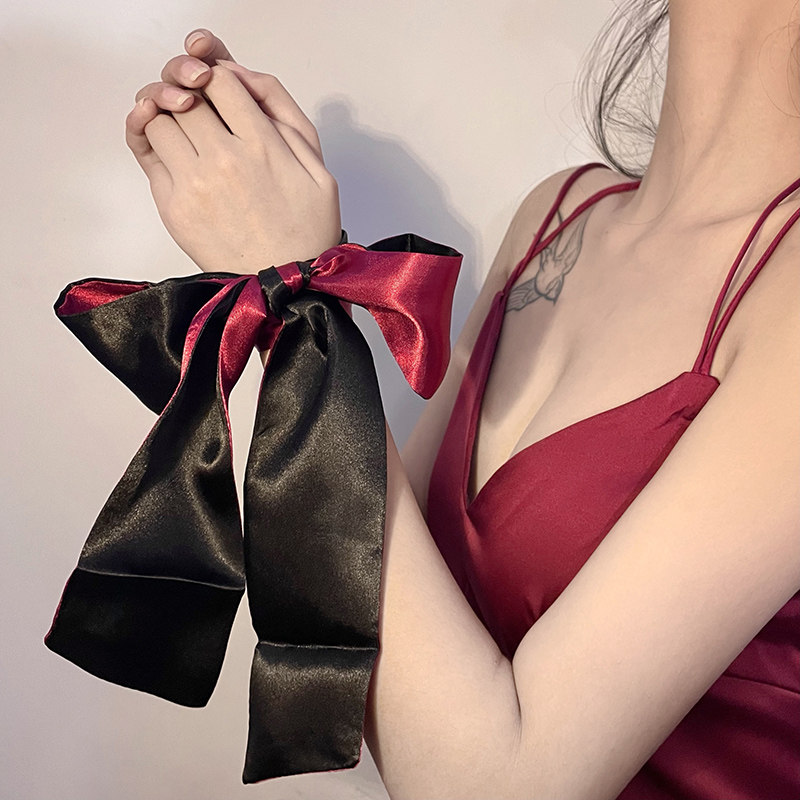 Red Silk Sliding Strap Bondage Silk Satin Spice Accessories Sexy Blindfold Silk With Bundled Shading Front Play Tease