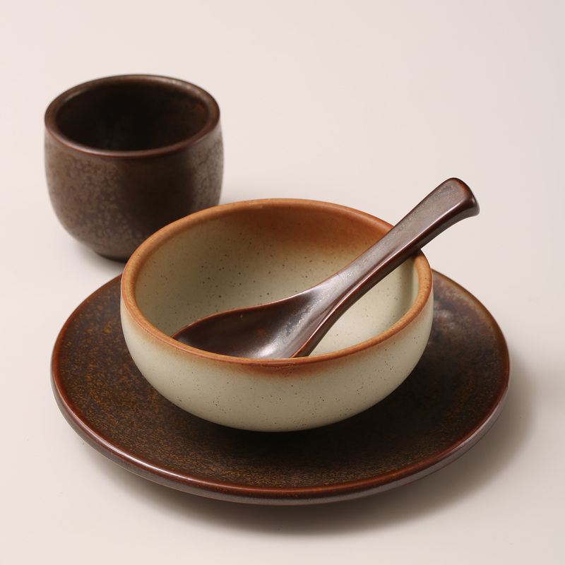 Mountain-Style Tableware Four-Piece Set for Hot Pot Restaurant, Featuring Unique Chinese-Style Ceramic Bowls, Plates, and Spoons Mountain-Style Tableware Four-Piece Set for Hot Pot Restaurant, Featuring Unique Chinese-Style Ceramic Bowls, Plates, and Spoons