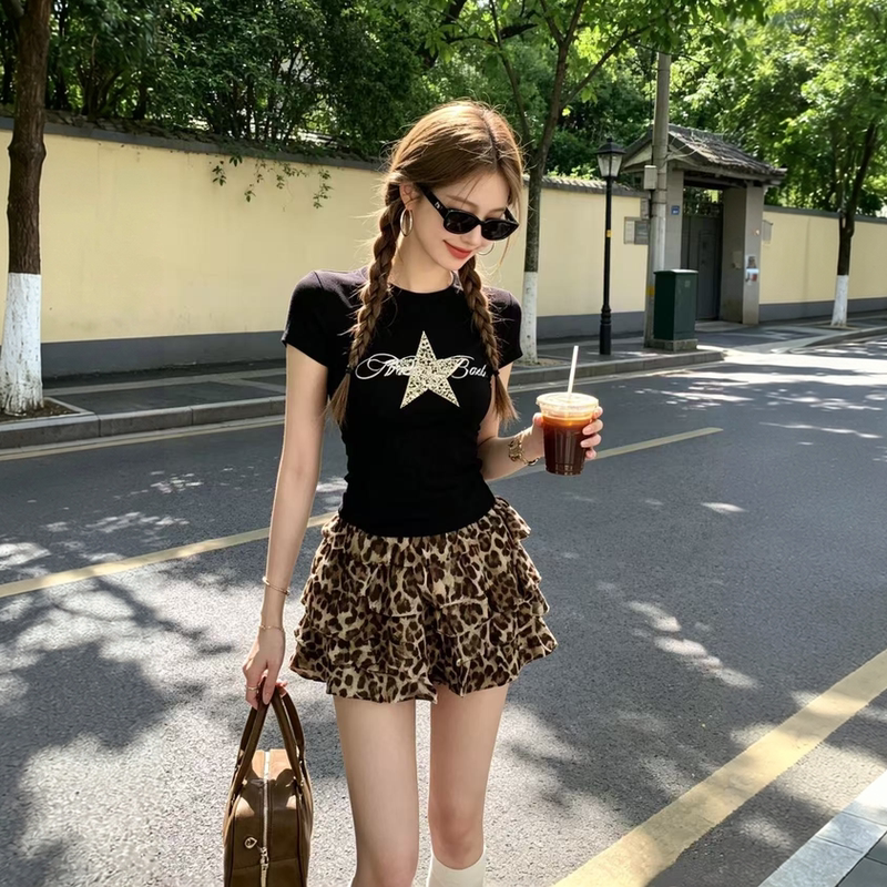 American-Style Hot Girl Outfit for Women, Summer Short-Sleeved Top and Skirt Two-Piece Set, Eye-Catching and Beautiful for Photoshoots