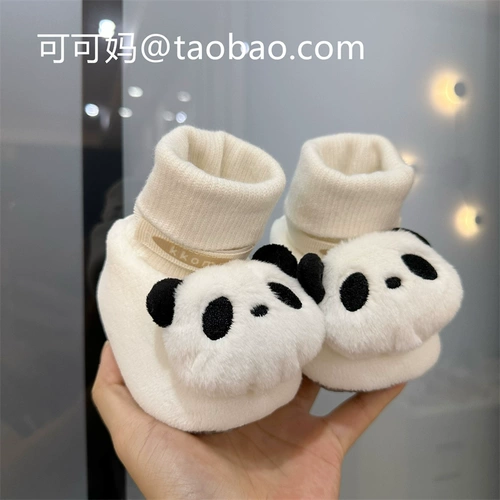 Осенне-зимняя утолщенная обувь и носки для новорожденных мальчиков и девочек в возрасте от 0 до 1 года на мягкой подошве, универсальная нескользящая обувь на каблуке и бархатная хлопковая обувь для защиты ног