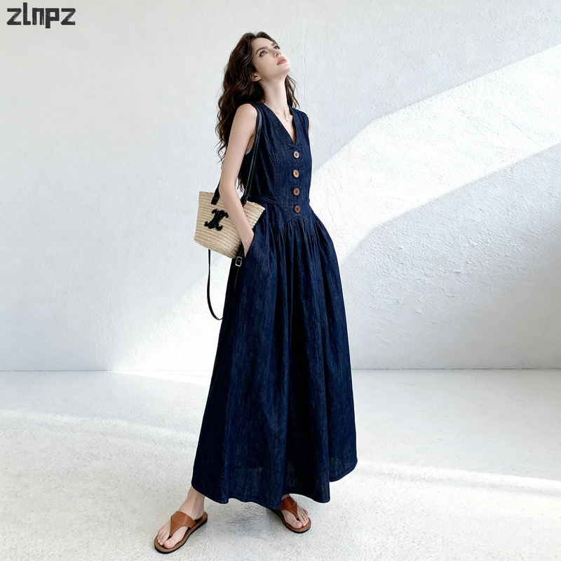 Old Money Style V-Neck Sleeveless Denim Dress for Women, Summer 2026 New Model, High-End, Mature, Waist-Cinching, Slimming, Elegant Long Dress Old Money Style V-Neck Sleeveless Denim Dress for Women, Summer 2026 New Model, High-End, Mature, Waist-Cinching, Slimming, Elegant Long Dress