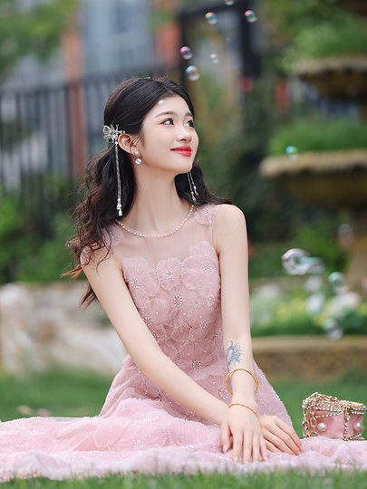 成人礼晚礼服女2025新款轻奢小众高端粉色订婚连衣裙网纱法式毕业