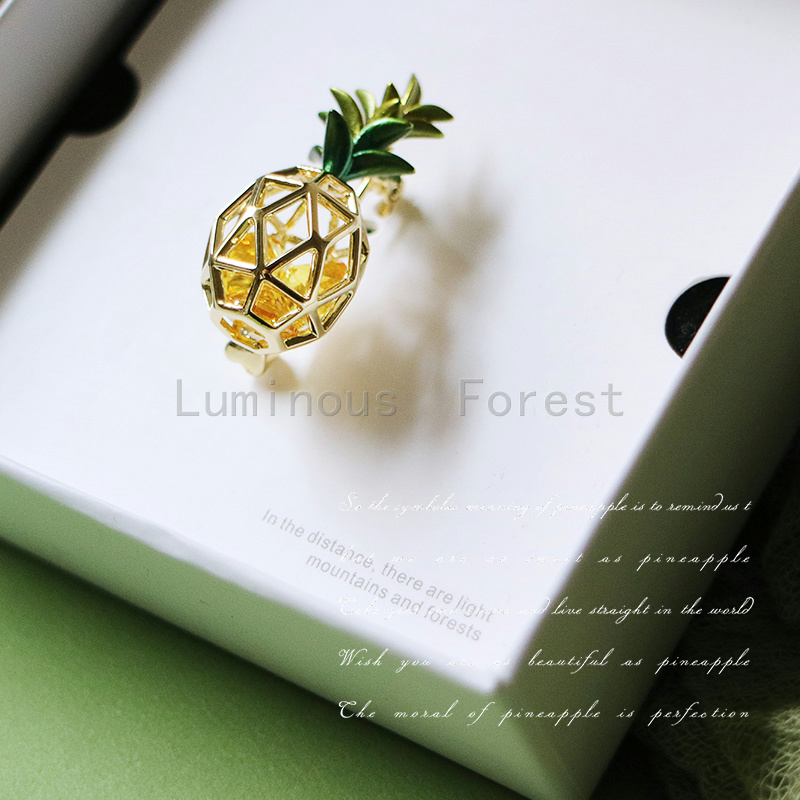 New Year's Eve Gift pineapple brooch Good luck Sweet hollowed-out Cubic styling Fruit zircons Personality Cute Light Lavish Birthday