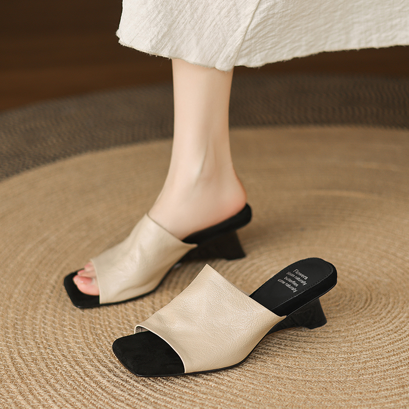 Italian Vibrant Shine~ Square-Toe Soft Sheepskin Slip-On Mules with a High-End Feel and Unique Heel Design