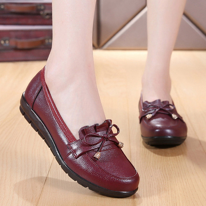 Mother's shoes soft sole leather single shoes 40-year-old elderly leather shoes middle-aged women's shoes flat bottom 50 middle-aged and elderly women's shoes spring and autumn