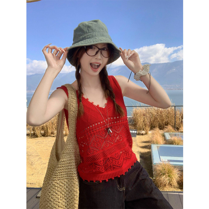 Red V-Neck Hollow-Out Knit Camisole for Women, Suitable for Outerwear or Layering, 2026 Spring/Summer New Style Sleeveless Base Top Red V-Neck Hollow-Out Knit Camisole for Women, Suitable for Outerwear or Layering, 2026 Spring/Summer New Style Sleeveless Base Top