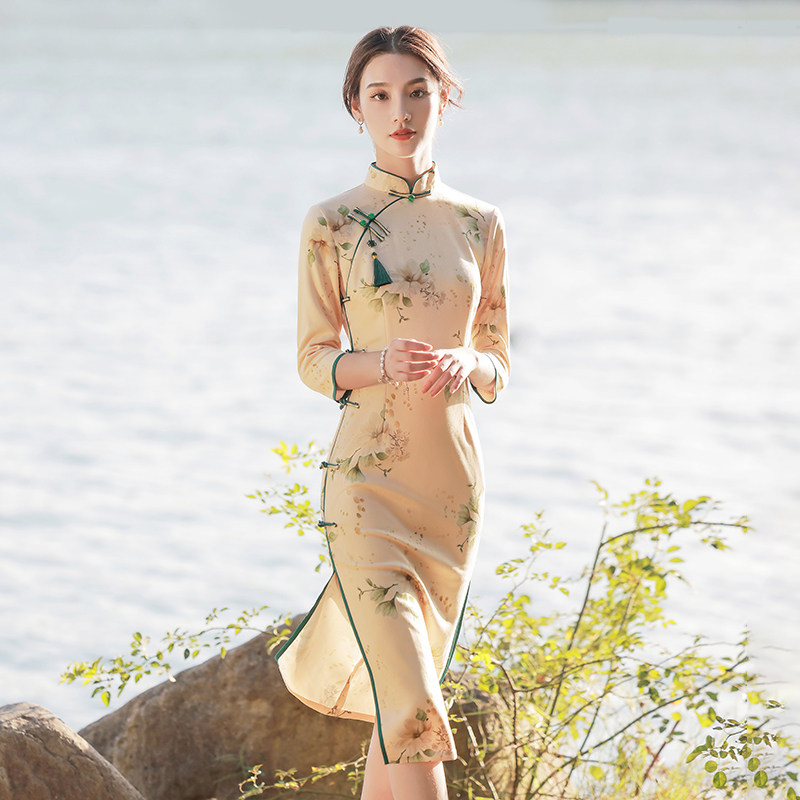 Qipao 2022 New young models of autumn Long sleeves High end temperament A senior improvement woman in the senior improvement of the Republic of China