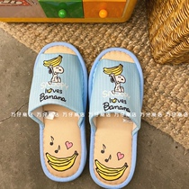 ten thousand paparazzi with a comfortable slippers cartoon and a comfortable and cool tug