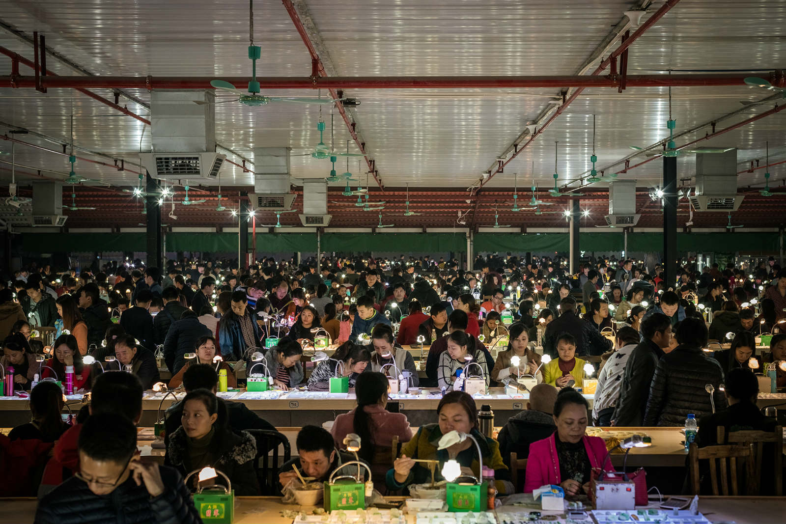 国内最大翡翠市场:集体转行做淘宝直播