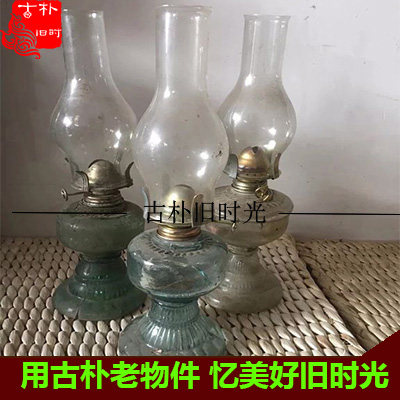 Old kerosene lamp, iron sheet, old kerosene lamp, portable lamp, old lamp, old lamp, glass lamp, antique folk nostalgia