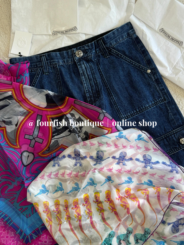 (Now) Niche Trendy Fashionista Skull Print Silk Scarf, Versatile for Various Combinations, Can Be Used as a Bandeau