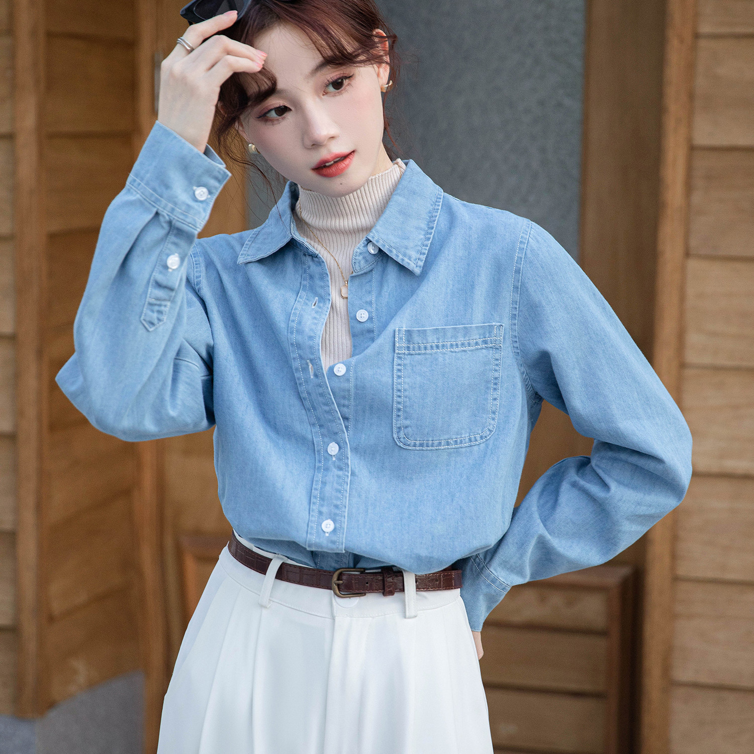 เสื้อยีนส์สไตล์เรโทรสีน้ำเงิน เสื้อผู้หญิง ฤดูใบไม้ผลิและฤดูใบไม้ร่วงปี 2026 ใหม่ เสื้อแจ็กเก็ตแขนยาว ซ้อนชั้น ใส่ได้ทั้งฤดูใบไม้ร่วงและฤดูหนาว