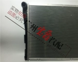 Применимо к BMW 3 Series E46 Танк с водой 318 холодильник 320 Радиатор 325 Охлаждающий резервуар для воды 330 Танк 335