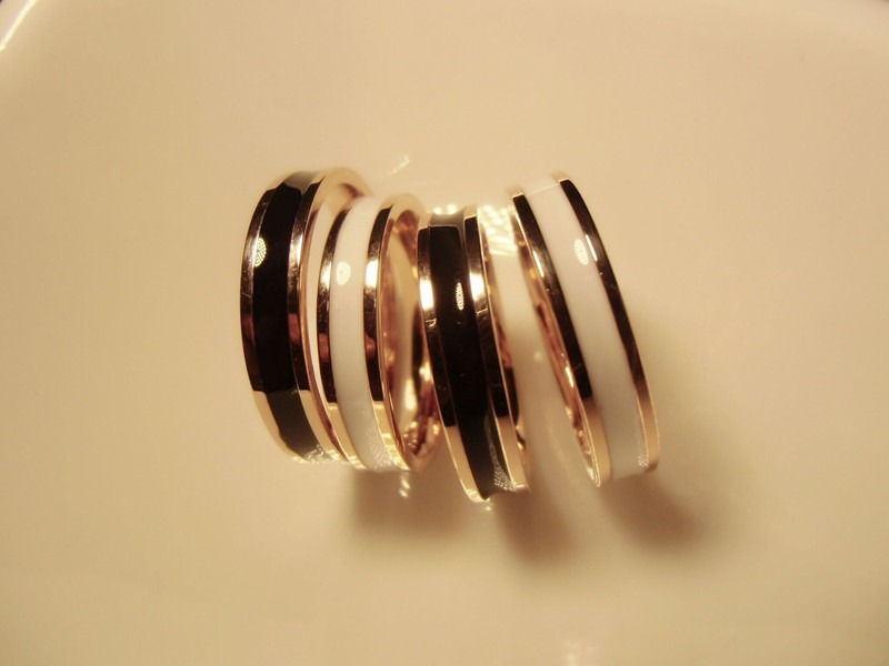 Rose gold skinny fashion web celebrity, black and white ceramic rings for men and women lovers ring tail ring finger to buddhist monastic discipline act the role ofing is tasted