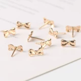Маленькие универсальные гипоаллергенные серьги с бантиком, золото 14 карат, простой и элегантный дизайн, не выцветает