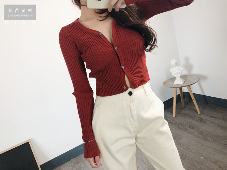 Áo len cổ lọ màu đỏ chic chic V-cổ mỏng đan len cao eo ngắn áo len mỏng nhỏ áo khoác mùa thu nữ áo len tay dài