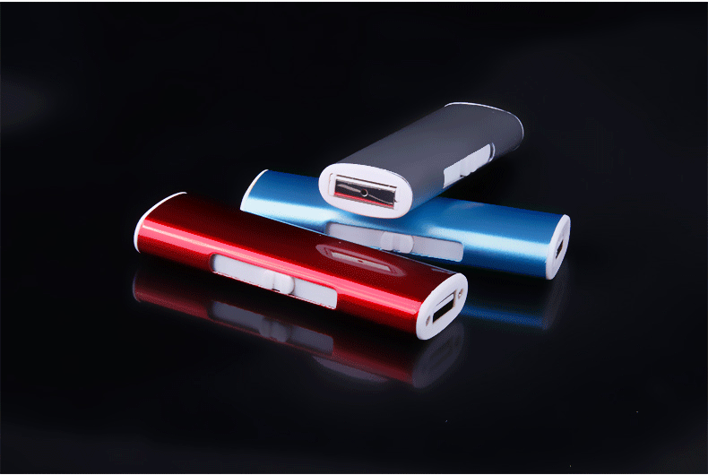 USB sạc nhẹ hơn windproof cá tính hai mặt điện tử thuốc lá nhẹ hơn sáng tạo siêu mỏng mini nam giới và phụ nữ tùy chỉnh chữ