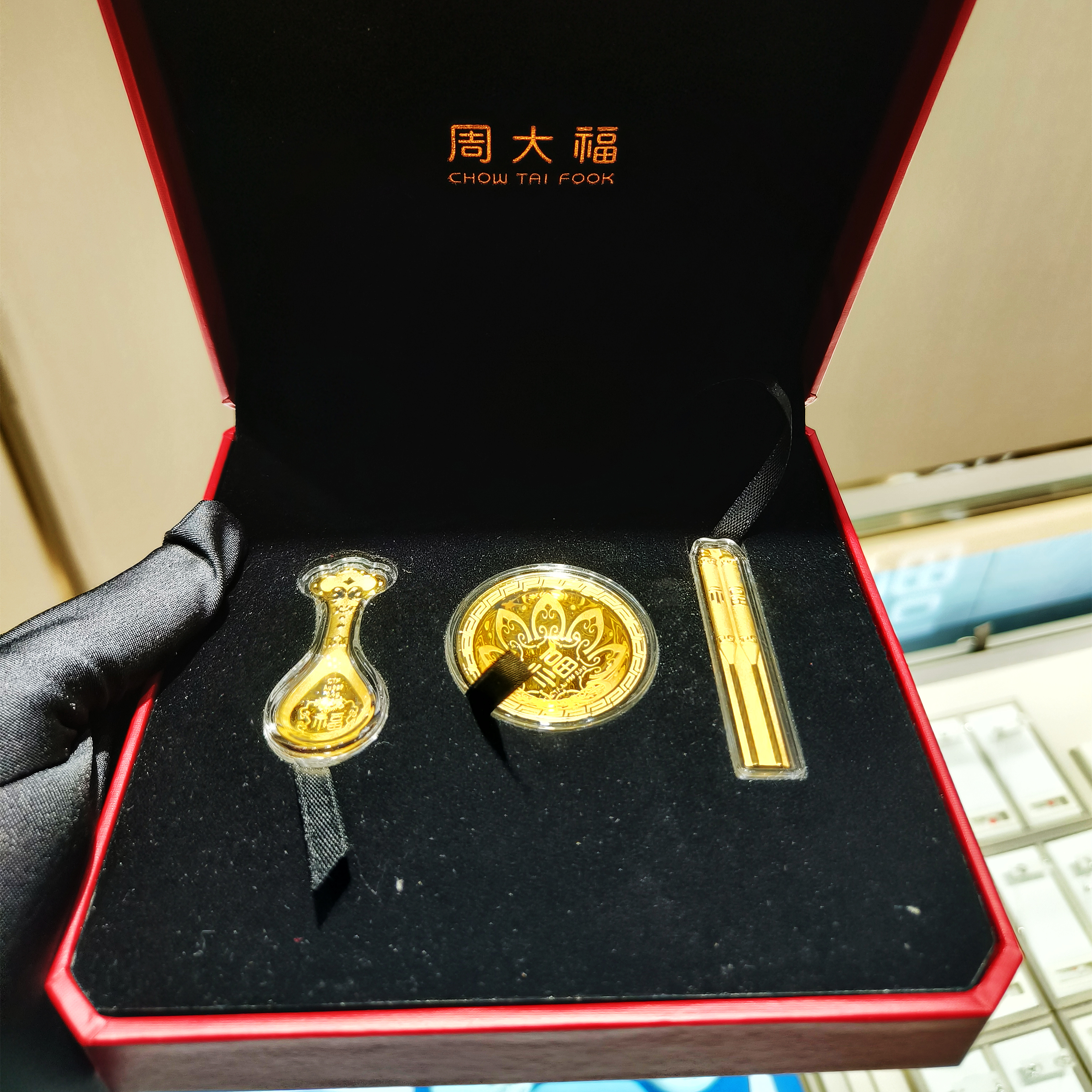 周大福純金ボウル、箸、スプーン3点セット赤ちゃん100日子供ギフト純金装飾品