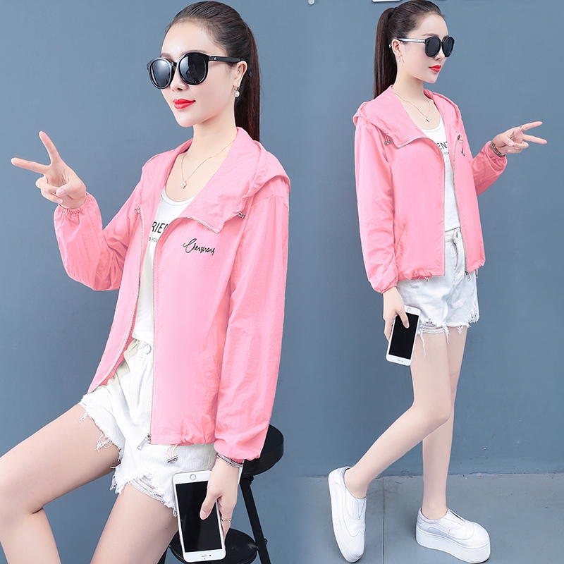 Kem chống nắng phụ nữ ngắn 2020 mùa hè mới đội mũ trùm đầu nhẹ loose-fitting bãi biển chống nắng áo khoác ngắn nữ Quần áo