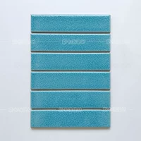 Светло -голубой ледяной трещины