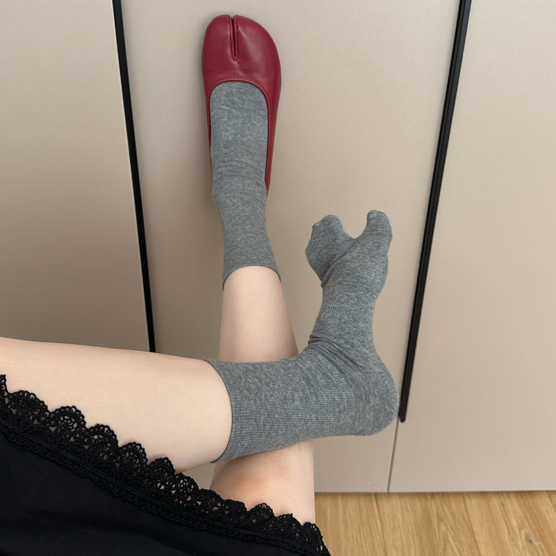 Seamless Tabi Socks for Women, Mid-Calf, Autumn, Pure Cotton, Gray, Two-Toe Socks, Versatile, Solid Color, Two-Finger Socks Seamless Tabi Socks for Women, Mid-Calf, Autumn, Pure Cotton, Gray, Two-Toe Socks, Versatile, Solid Color, Two-Finger Socks