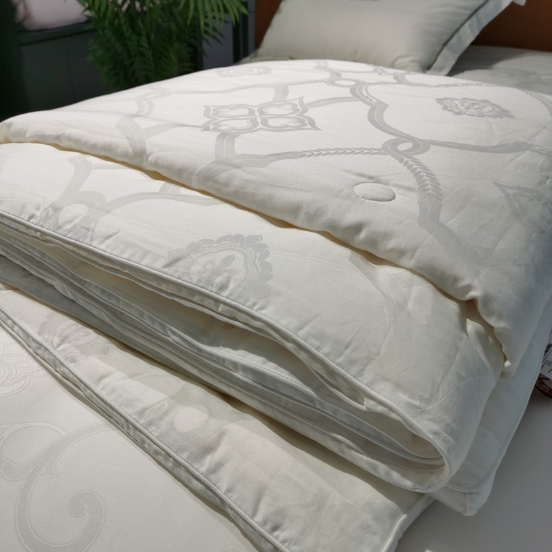 High-end 80 Count Tencel Cotton Jacquard Soybean Fiber Race Down Silk Spring and Autumn Quilt Four Seasons by Air Conditioner by Counter