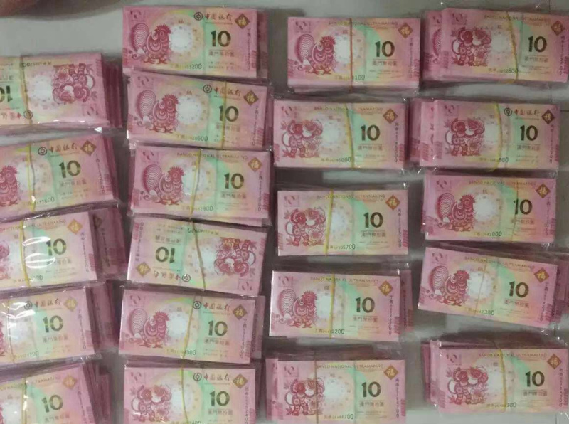2016 Monkey Year 2017 Chicken Year Macao Zodiac commemorative banknotes to banknotes 100 Chang Lian No. 400 Zhang 4 knives