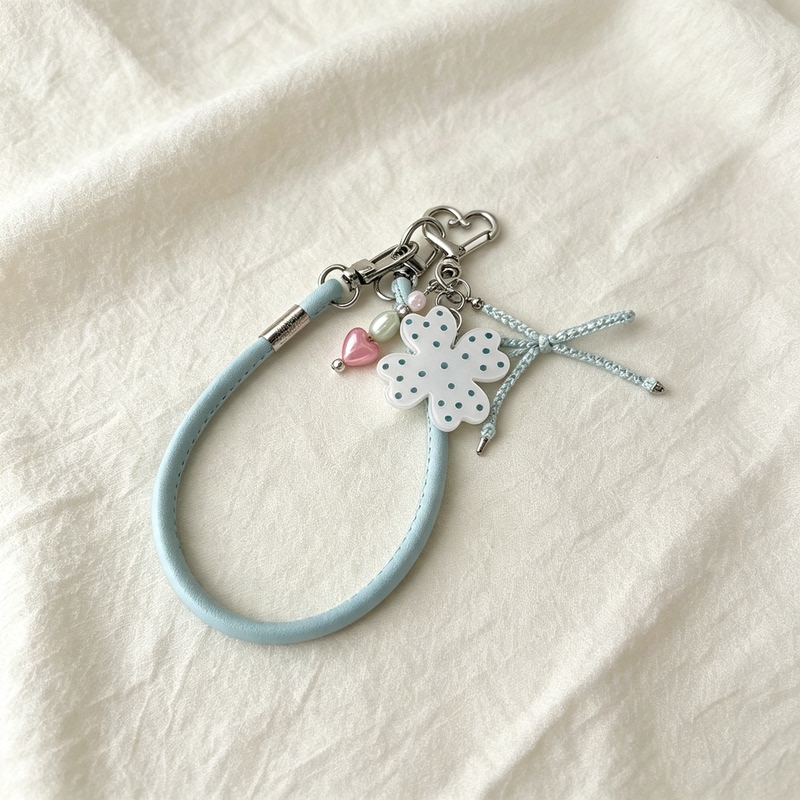 Mobile Phone Chain for Girls, Summer Fresh Style, Ccd Short Lanyard, Bag Phone Chain, Keychain Accessory, Four-Leaf Clover Pendant Mobile Phone Chain for Girls, Summer Fresh Style, Ccd Short Lanyard, Bag Phone Chain, Keychain Accessory, Four-Leaf Clover Pendant