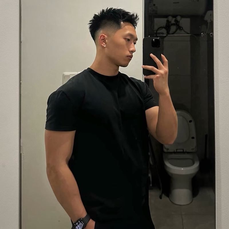 Light Weight New Men's Short-Sleeved T-Shirt with Cuffed Sleeves, Regular Shoulders, American-Style Small Neckline, Heavyweight, Shows Muscles, Fitness Light Weight New Men's Short-Sleeved T-Shirt with Cuffed Sleeves, Regular Shoulders, American-Style Small Neckline, Heavyweight, Shows Muscles, Fitness