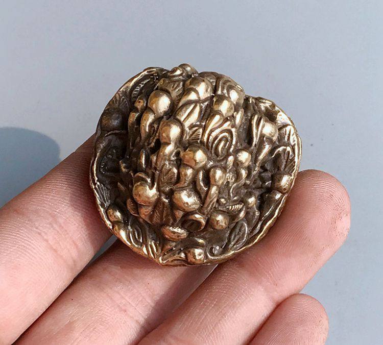 Special price package pure brass walnut solid bronze walnut text playing walnut to play walnut lion head swing piece-Taobao