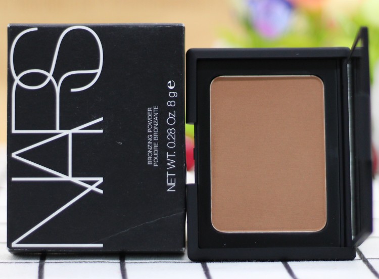 Âm thanh nổi NARS Nass 3D Có thể sửa chữa công suất bột sửa chữa bóng mặt nổi bật để tạo ra một trang điểm ba chiều 5101 laguna highlight phấn