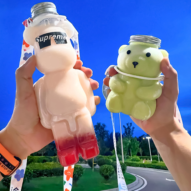 Cute Little Bear Bottle Commercial Poplar Manna Mesh Red Bear Packaging Bottle Milk Tea Bottle Plastic Cup Sub with lid Cartoon Cup