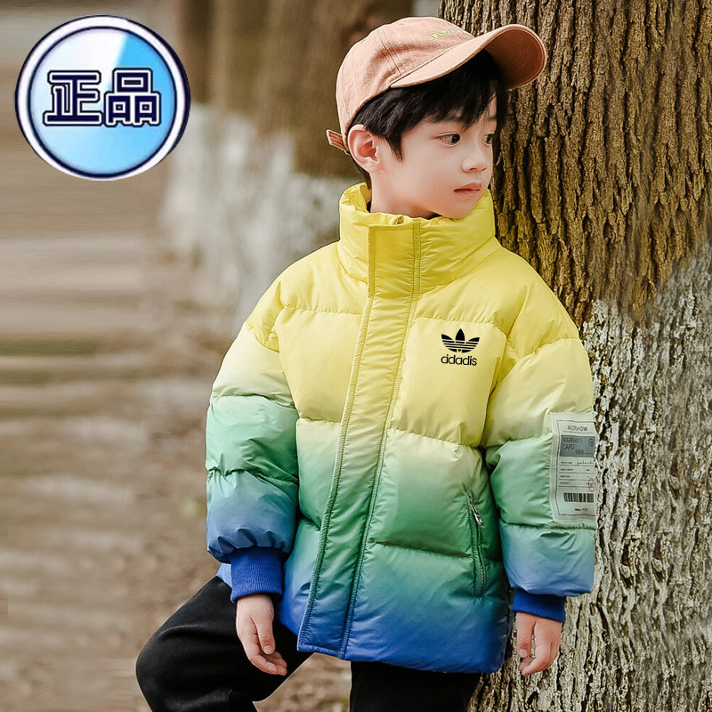 本物のブランド製男の子用ダウンジャケット、2025年冬の新作スタイル、短めで厚手、スタイリッシュなグラデーションコート、中～大サイズのお子様向け。