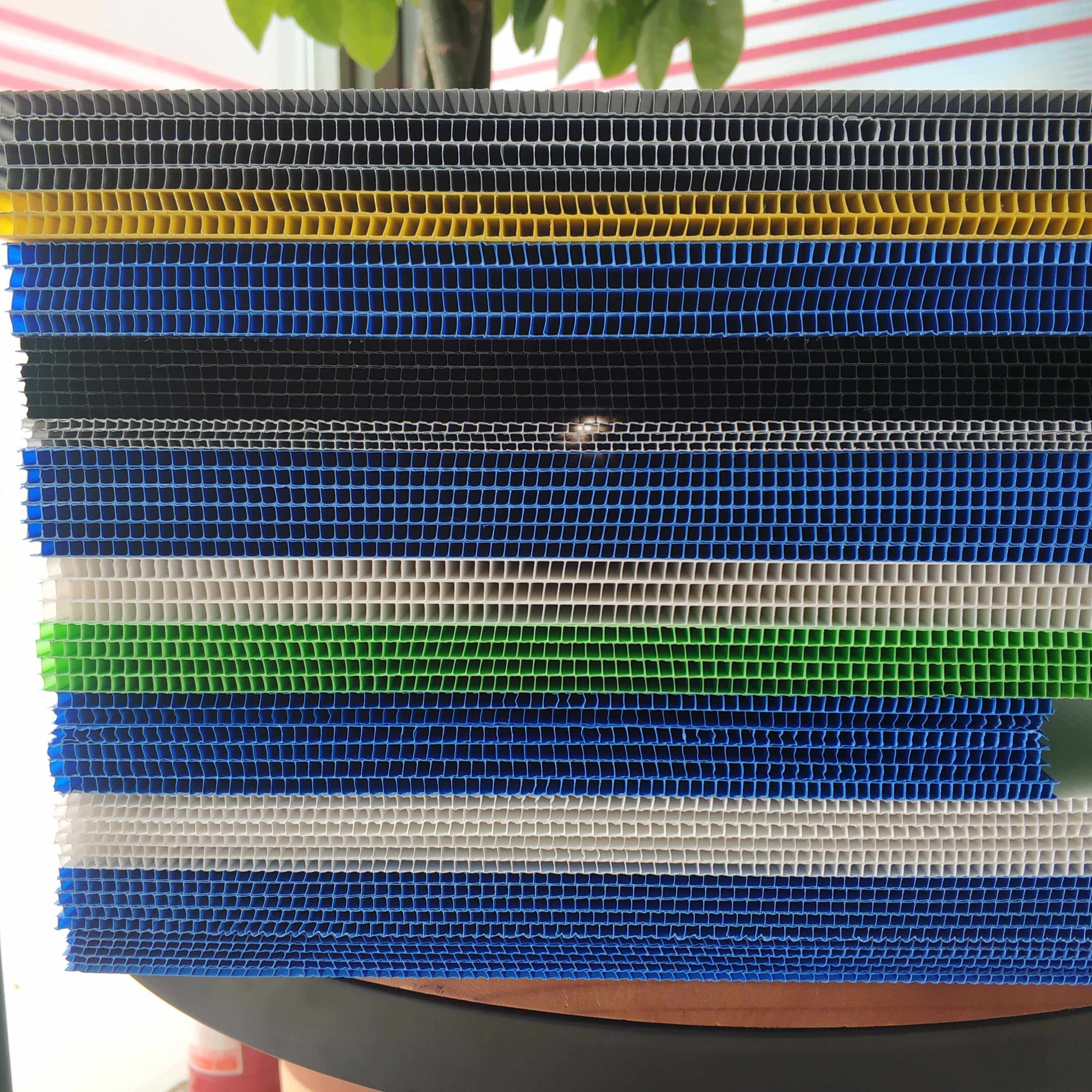 Calcium plastic plate plastic corrugated plate PP calcium plastic carton customized PP calcium plastic plastic carton