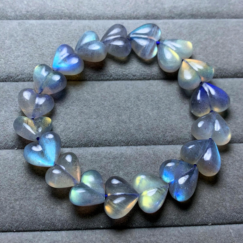 Natural Ice Labradorite Heart Bracelet with Random Shapes, Blue Light, Rainbow Light, Strong Light Labradorite Crystal Bracelet for Men and Women Natural Ice Labradorite Heart Bracelet with Random Shapes, Blue Light, Rainbow Light, Strong Light Labradorite Crystal Bracelet for Men and Women