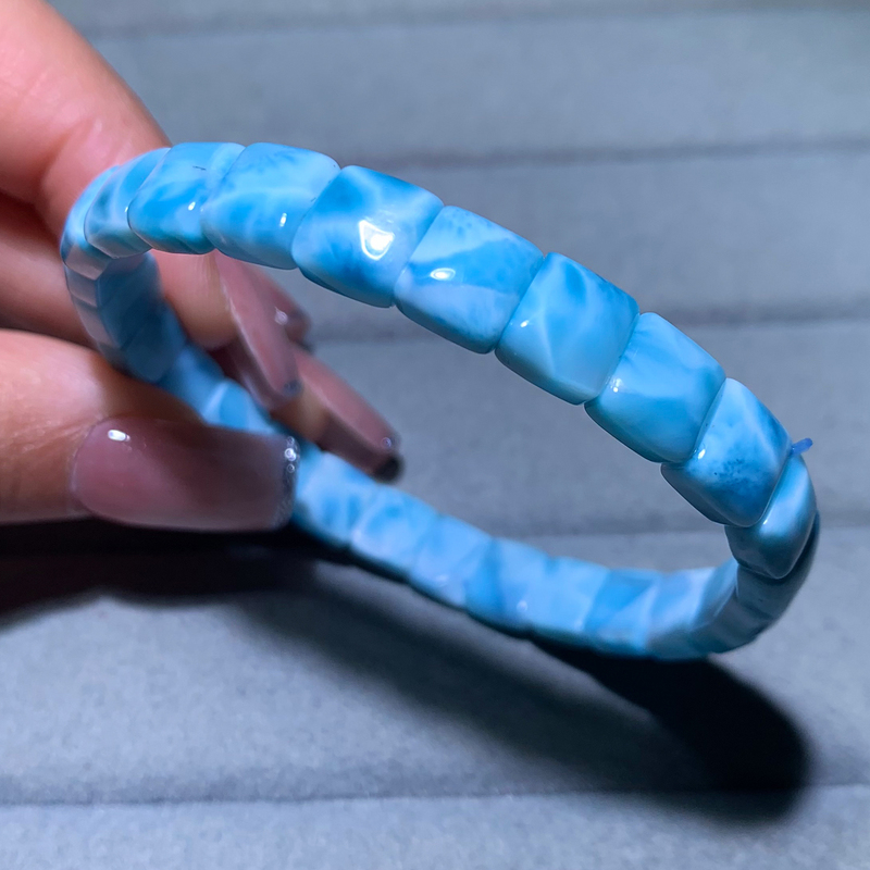 Natural Larimar Sea Pattern Stone Hand-Strung Sodalite Light Blue Crystal Bracelet Jewelry for Men and Women, Fashionable Gift Natural Larimar Sea Pattern Stone Hand-Strung Sodalite Light Blue Crystal Bracelet Jewelry for Men and Women, Fashionable Gift