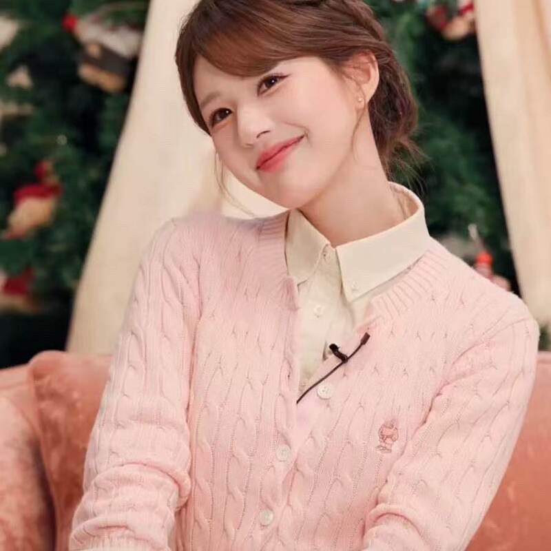 Zhao Lusi's Same Style 2026 Spring New Retro Cable Knit Round Neck Sweater Cardigan Ttck2612C1E
