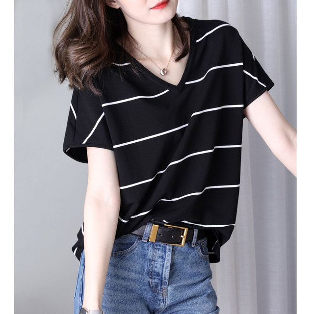 Summer new v-neck black and white striped short-sleeved t-shirt female loose version large size fat mm ice silk thin knitted sweater ins tide