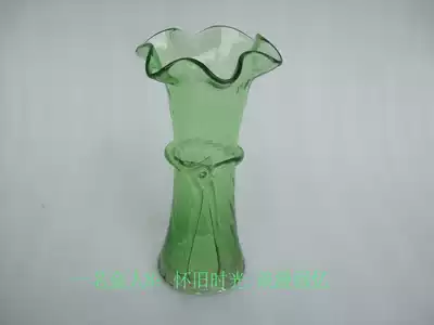 Old objects, old glass vases can be collected as film and television props, window furnishings, display nostalgic decoration