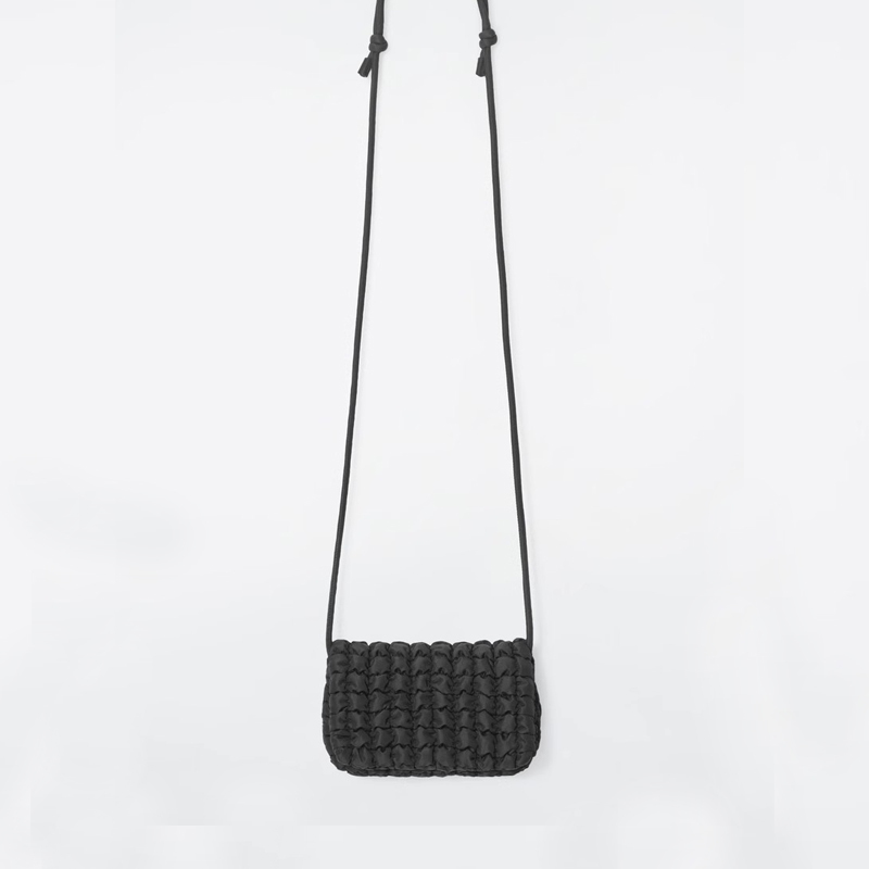 ins Small Square Bag for Women, Quilted Texture Crossbody Cloud Bag, Black 2025 Summer New Style Pleated Messenger Bag