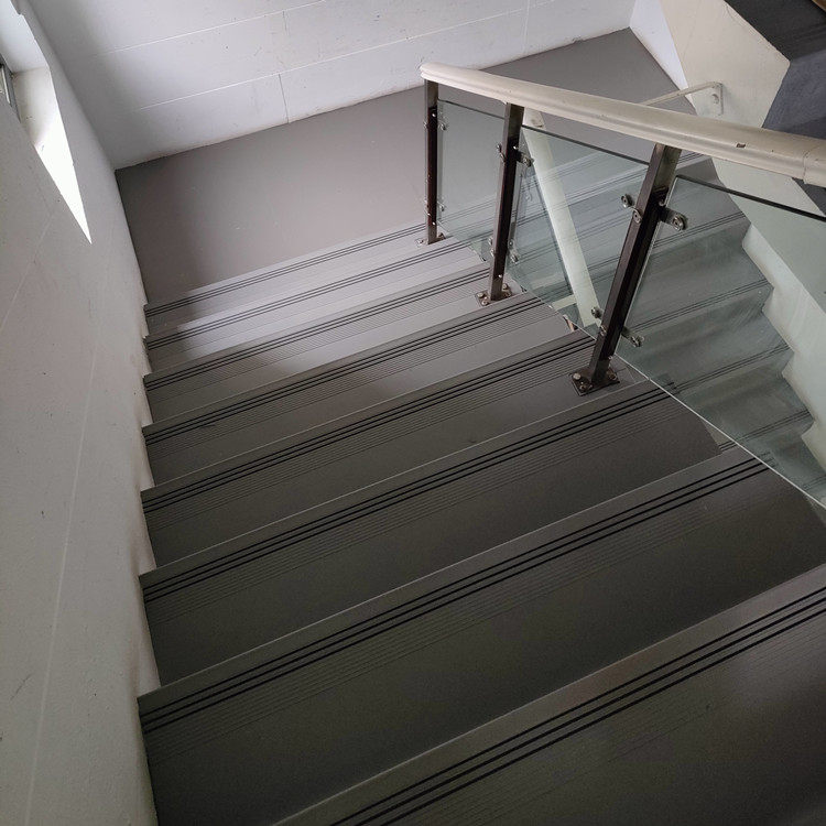 Special PVC step mats for kindergarten and school stairs, commercial household cement iron plate stairs full of PVC step stickers