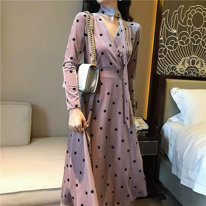 Đầm nhung vàng thời trang mùa thu Hàn Quốc của phong cách retro hoang dã sang trọng, dây thắt lưng cao điểm sóng tay dài trong váy dài đầm đi biển đẹp