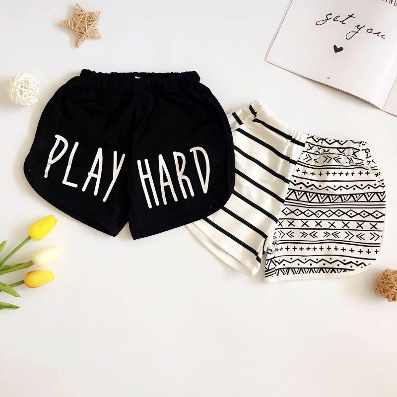 Qiaojia Xia Xinxin Boys and girls cotton thin elastic waist black and white two-color geometric letter printed shorts