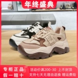 Высокая весенняя спортивная обувь