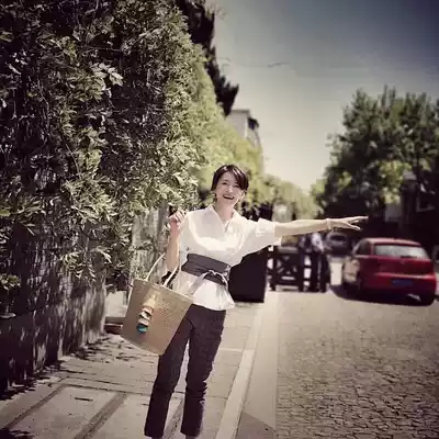 I am Capricorn loose cotton white shirt profile Middle sleeve does not show fat blouse