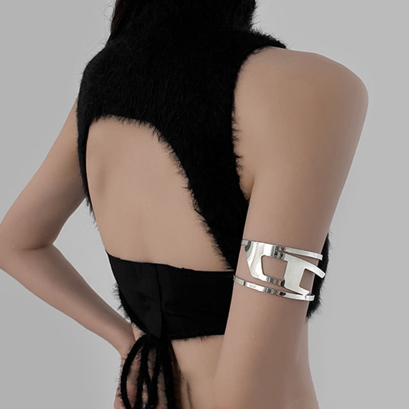 Sweet Cool Hot Girl ins Hollow D Letter Bracelet for Women Versatile Personality Metal Glossy Open Arm Ring Decorative Bracelet Sweet Cool Hot Girl ins Hollow D Letter Bracelet for Women Versatile Personality Metal Glossy Open Arm Ring Decorative Bracelet