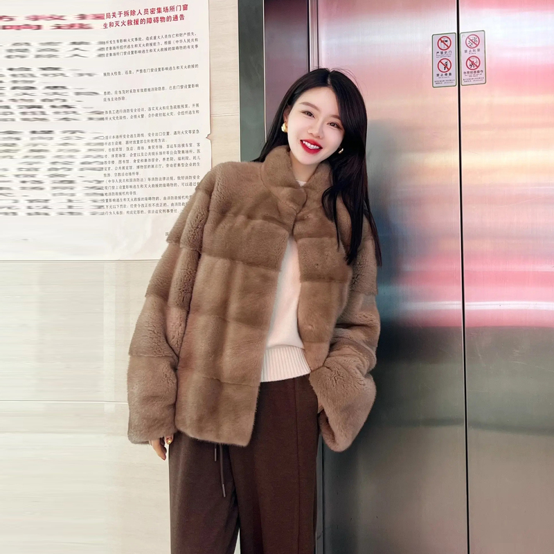 2026 Yimeng Golden Mink Fur Coat for Women, Imported Velvet Whole Mink Fur Jacket with Horizontal Stand Collar 2026 Yimeng Golden Mink Fur Coat for Women, Imported Velvet Whole Mink Fur Jacket with Horizontal Stand Collar